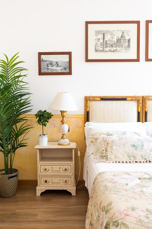 Cozy And Chic Near Campo De Fiori Apartment Rom